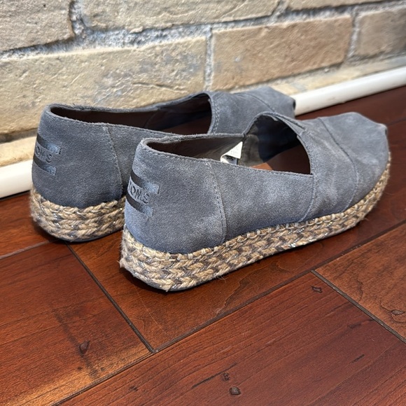 TOMS Gray Suede Espadrilles/Loafers - Picture 1 of 4